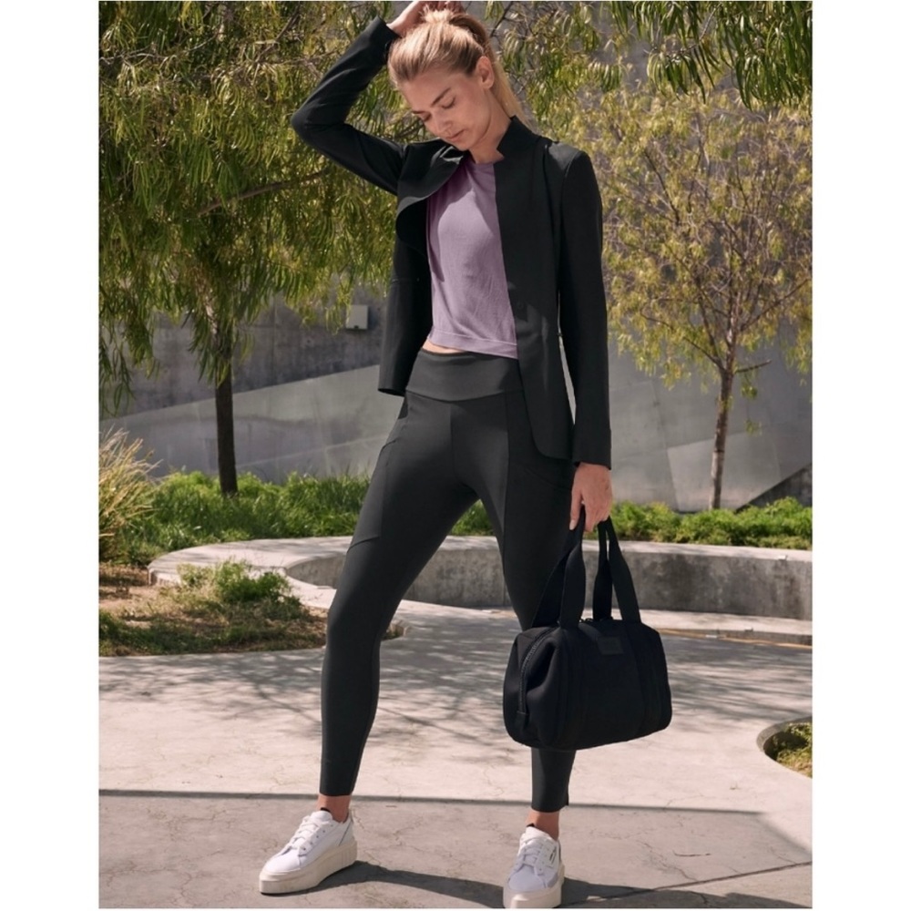Athleta Stellar City Tight size 0 NWOT black